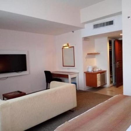 Grand Barakah Hotel 암팡 외부 사진